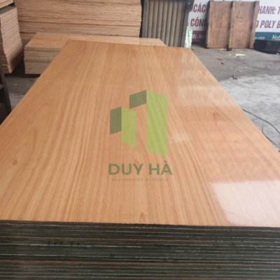 veneer gỗ gõ đỏ phủ keo bóng